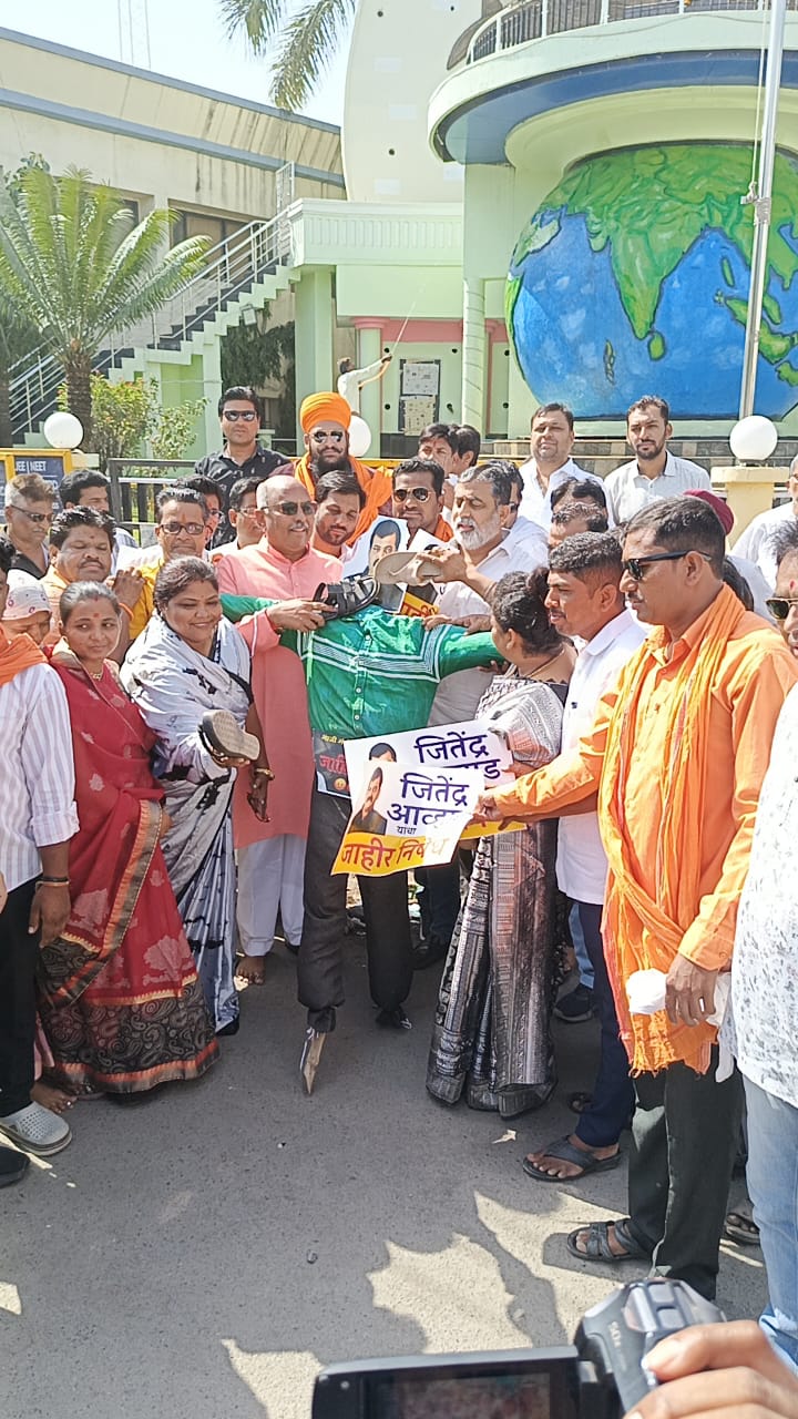 भाजपा महानगर तर्फे जितेंद्र आव्हाड यांच्या विरोधात तीव्र निषेध व जोडे मारो आंदोलन 